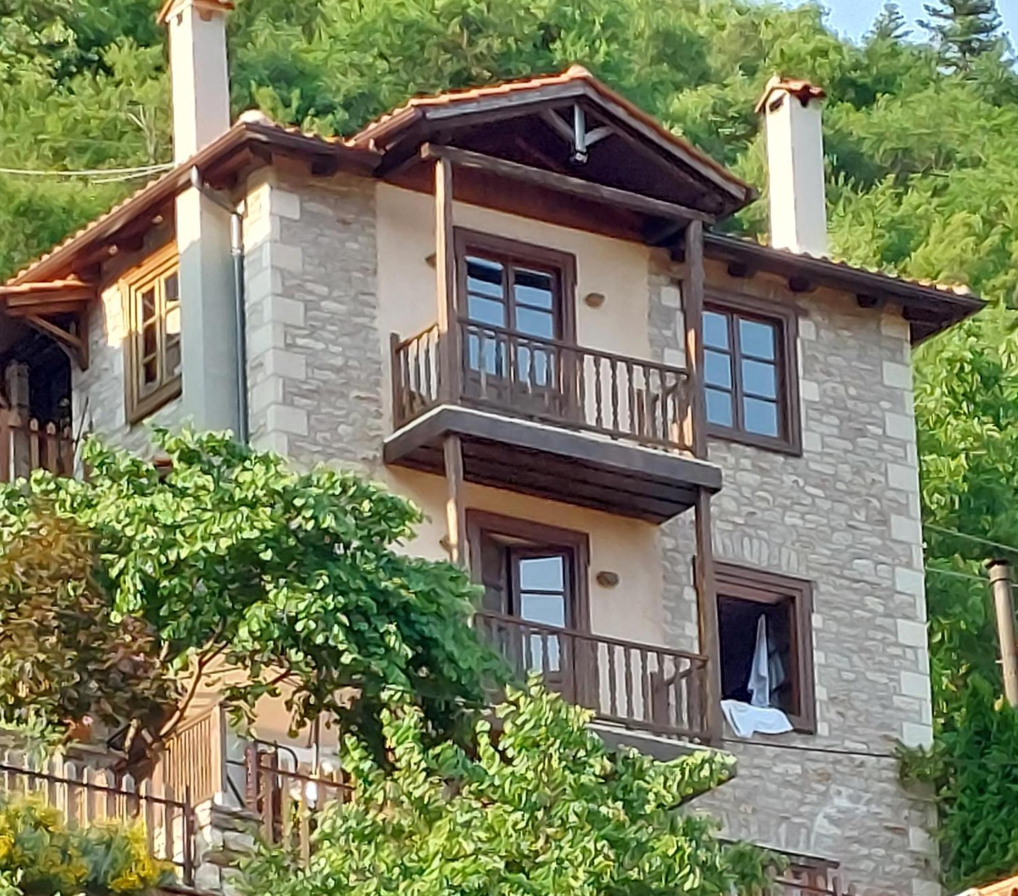Maisonette Korfes-Κορφές-Μ Δύο Αυτόνομοι Όρoφοι Της Βίλας Κορφές Για Οικογένειες Και Μικρές Παρέες Karpenisi Ngoại thất bức ảnh